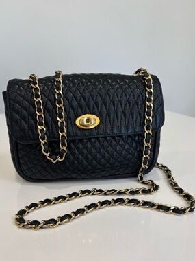 Bally Black Quilted Leather Chain Shoulder Bag Gold Hardware Crossbody Flap